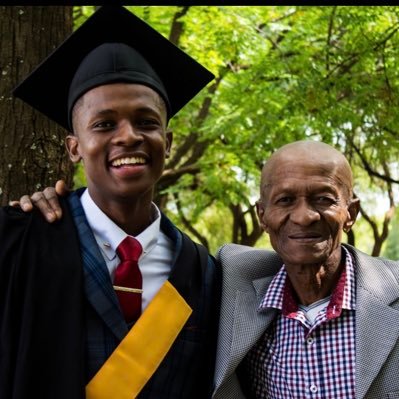 Modimo is the Realest|| PhD student in History 🎓|| My thoughts on paper will take me places unimaginable 📚🌍|| 🎾 made me see life with Love❤️. Smile :)