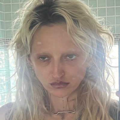 royalandtheserp's profile picture. 