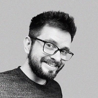 Prowadzę podcast ZVZ. W 2016 magazyn CKM ogłosił mnie trzecim najbardziej pożądanym mężczyzną w Polsce. Kiedyś byłem modelem dłoni.
