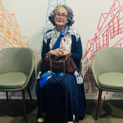 Grande dame of nags and an agony (great) aunt by trade. Widow of an archeologist. Counselor and artist. Please call me Tante/Oma Phil 😊
