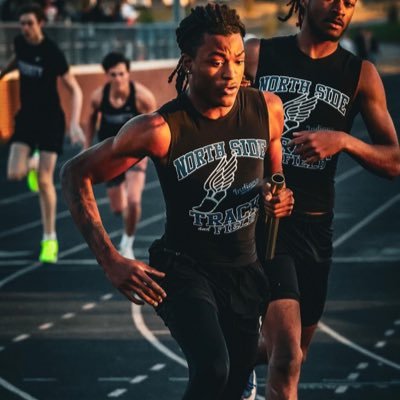 Track/Football Athlete Jackson,TN 5'10 , 160 200m (23.05) 4x100 2leg 4x200 3 leg bench 190 squat 305 ,Power clean 200 position: (defensiveback)🙅🏾♂️