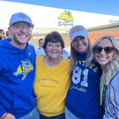 MedaryMCL's profile picture. Brookings, SD 📍 Mass Customized Learning 🍏 2022-2023 Class Dojo Ambassador 💙 Providing the ideal learning experience for each and every learner! ✏️💻📚