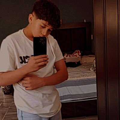 LeonardoVe2122's profile picture. 