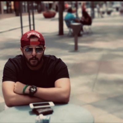ليس من الصعب أن تضحي من أجل صديق لكن من الصعب أن تجد الصديق الذي يستحق التضحية.