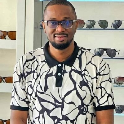I'm me ▪︎Madridsta since 2002 ❤⚽️ ▪︎Gamer 🎮▪︎ Fashion Enthusiast, G.O.A.T CR7. ▪︎ Mbappe ▪︎ Young Jonn ▪︎Adekunle Gold ▪︎Mr. Eazi▪︎ Rema @MercedesBenz