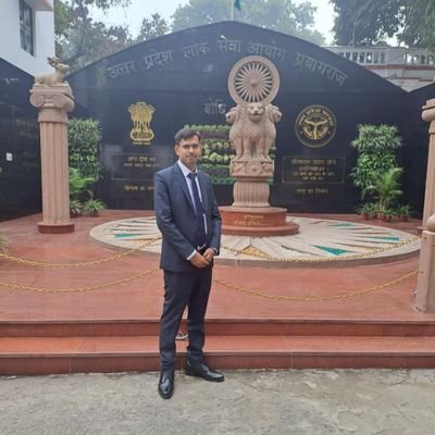 अयं निजः परोवेति गणना लघुचेतसाम्। उदारचरितानां तु वसुधैव कुटुम्बकम ||