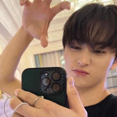 krizpycrema's profile picture. it's free clown estate