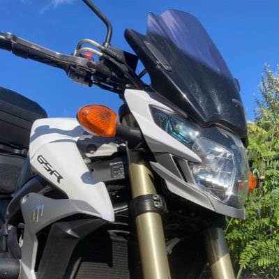 バイク垢。普通自動二輪取得2022.6.18。2022.6.25〜2024.10.5までGSR250に乗っていました。大型自動二輪取得2024.8.15。2024.10.5〜GSR750が愛車です。公式GSRミーティング250cc.750cc担当スタッフ。大型に乗る夢がついに叶いました( *˙ω˙*)و
