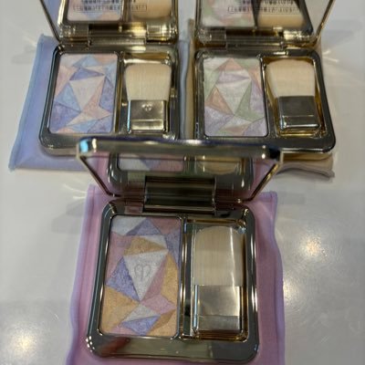 デパコスが好き 買い込んだコスメたちを消費する日々 多分イエベ秋 今日のメイクデッキ考えてる時間が1番幸せ 鬼滅にハマり中 無言フォローすみません