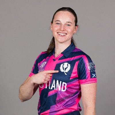 Professional Cricketer for @CricketScotland 🏴 and @thundercric 💥 and Veterinary Surgeon. Sponsored by @Bear_Cricket 🐻