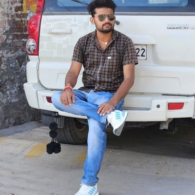 अगर असफलता गिरना सिखाती है,
तो संघर्ष दोबारा लड़ना भी सिखाता है...top.likhari✍️