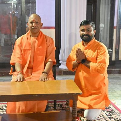 भारत माता की जय, गौमाता की जय, परमपूज्य महंत योगी आदित्यनाथ जी महाराज की जय