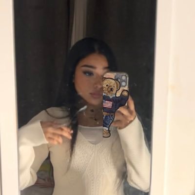 lostintajrish's profile picture. I feel يه روز قراره همه اينارو بخونم كراى كنم🍝🍌🧌💒