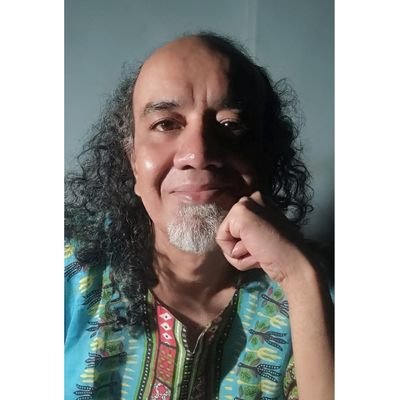 Opsimath; juvenile; writer; editor; co-founder: @Caferati, @WorldWideHelp, #PoetryInParks; volunteer: @thegoaproject; collector of interesting people.
On bsky.