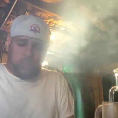 PJWill24's profile picture. My dad told me this is the coolest Twitter account ever, you think you know more than my dad? Don't fucking read it then.  #FONZ