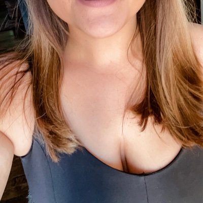 Kink friendly swinger couple looking for select singles and sexy couples 🫶🫶🫶