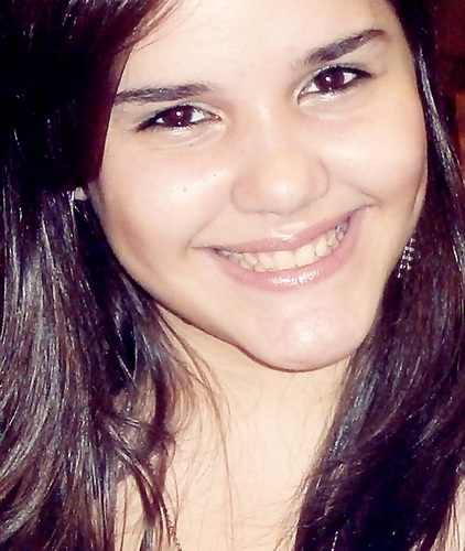Prazer , Thaiza Ellen Costa de Oliveira , moro em Ribeirão Preto/ SP , sou timida , brincalhona e só da @Mi_mlb, amo muito ela e ela é minha vida! ((: