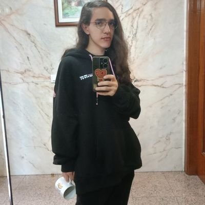 JeniferOSS's profile picture. 19 Years She/Ella/Ela (trans fem) 🏳️‍⚧️ 💛🤍💜🖤 Pan 🩷💛💙 I love kittys ❤
Poly pero no de policia asqueroso sino de poliamorosa :3