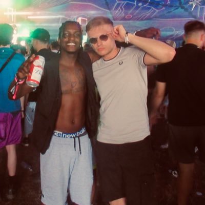 lewbrowny98's profile picture. 