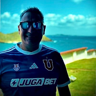 Mi pasión seguir a la gloriosa U 🤘🏽💙❤️ , 🥰🐱👦🏻👩🏻, bicicletero a ratos 🚴🏼♂️, disfrutar de Soda Stereo y una copa de vino tinto!!
