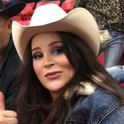 Singer, Curator of Fashion,Vintage Clothing/Costumes for Stage/Opera 🎭 Love Jesus, My Family, My K9s #USA, #WeThePeople 🇺🇸No DMs #AmericaFirst #Veterans ♥️