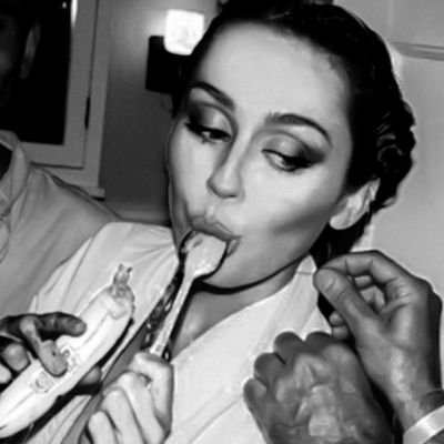 Do Something Beautiful, you know, the way Miley Cyrus does!💃🍷
✢ miley cyrus 𓀃
📍link do bluesky caso o tt/x morra novamente!👇👹