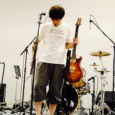“漢の武骨なサウンド💪(主観)”ハードテイルブリッジ仕様(トレモロレス)のギター🎸と猫🐈をこよなく愛する、頭の中がお花畑🌼な、ただのシンガソン🎤で、@blankcase のギタボ🗣