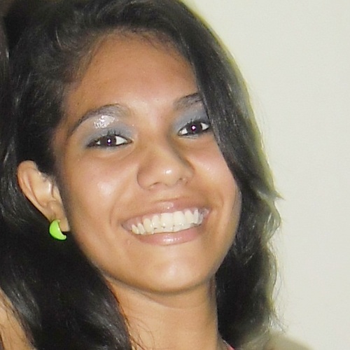 Taynara Crystina 17 Anos(: Definir é limitar. Não precisamos de rótulos para nos conhecermos por isso para saber como é o meu jeito de ser, apenas me conhecendo
