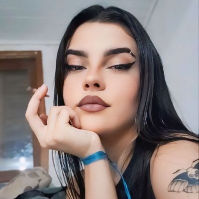 reclamona agora está na faculdade, dorme apenas 5h por dia mas ainda odeia ser contrariada