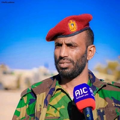 عندما يُبتلى الوطن بالحرب ينادوون الفقراء ليدافعوا عنه
وعندما تنتهي الحرب يُنادوون الاغنياء ليتقاسموا الغنائم ... 💔💔💔