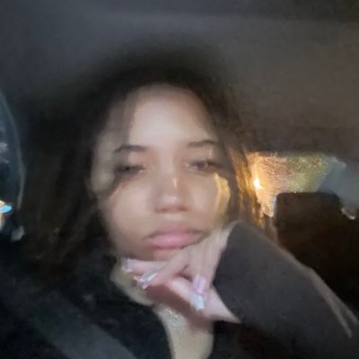 iloovemys3lf's profile picture. unserious.