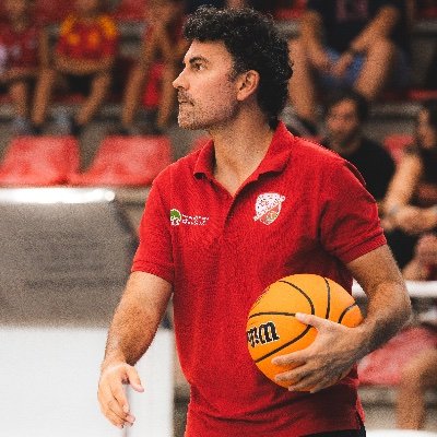 From 🇵🇹
Living in 🇪🇸
🏀 Coach @CBBenicarlo
🏀 Co-owner & Coach @dwobasketball