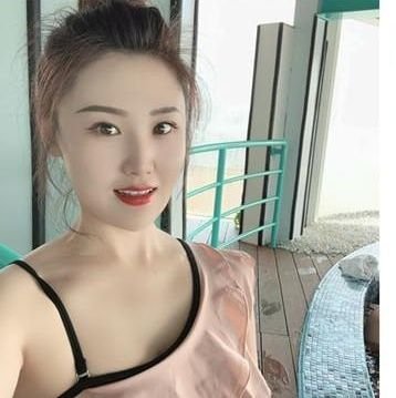 risa696097's profile picture. 