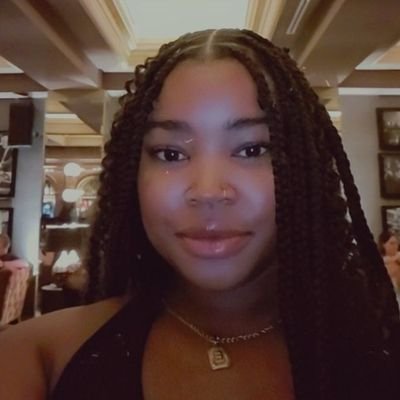 essencecash's profile picture. utsa 𝓐𝓵𝓾𝓶𝓷𝓪