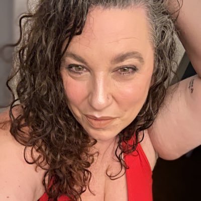 Strong, independent and amazing single mom of 5 amazing kids! Nurse RPN
