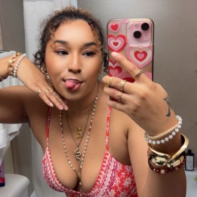 lover & moneymaker | Traveling Tattoo Artist, Cinematography, & Fashion Marketing