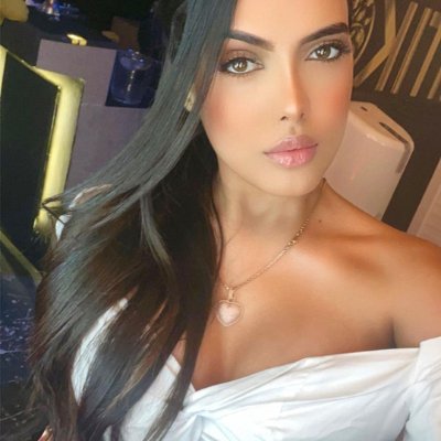 💌 - - Fashion designer, food lover, car enthusiast, bike lover. - Happy lady. ❤️ - Animal lover. 🐾 🌱 - Love the book On Your Side. 📕.🇺🇸🇺🇸🇺🇸