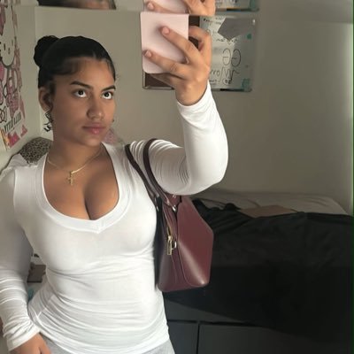 ashleycaske01's profile picture. 20🔥 Latina bully🌹 Professional slave owner 🙈 queen of humiliation😩40$ tribute😈