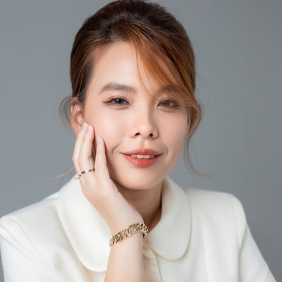 tranle4949's profile picture. Being sad is a waste of time, find a reason to smile 😊