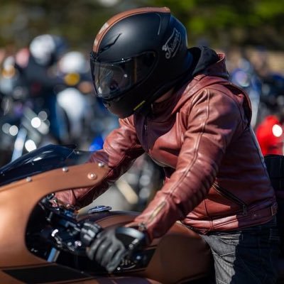 愛車をカッコよくする事だけを考えている59歳。
物作りが好きでいつも何かを作っている男。