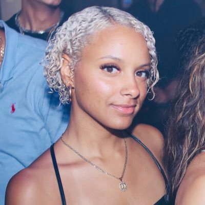 Jademanii's profile picture. 🪴