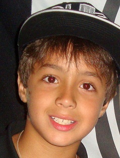 Feliz, sonho em ser jogador  de futebol, corinthiano =)