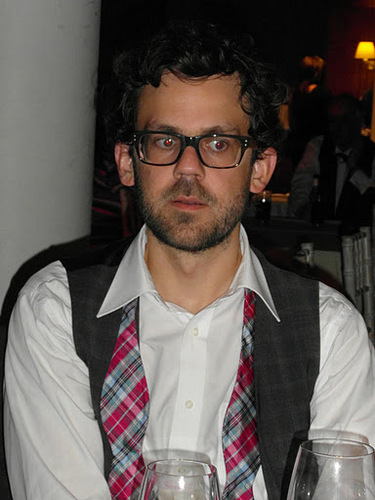 Gin-loving fan of fabulous spectacles, with a keen interest in the news.