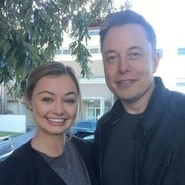 Social Media Strategist for @elonmusk. Navigating the world of tech, space, and electric cars. Elevating the voice behind Tesla, Space X and Innovation.