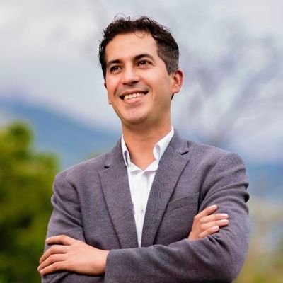 Abogado | Eco-Político | Consultor
Mtr. En Gestión del desarrollo |
Me apasiona crear lo que realmente impacte a las personas y el cuidado de la Naturaleza🌻
