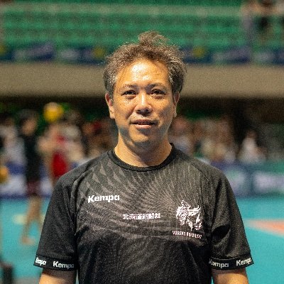ヴォレアス北海道メディカル統括トレーナー。米ロサンゼルスで学んだVBTやLTADを日本に導入し、普及。ナショナルチームトレーナーとして世界大会五輪、W杯帯同の実績を持ち、新琴似中央整骨院と『mina an IKORO』を運営。物理療法機器を活用したケアで、幼児から高齢者までの健康づくりをサポート。