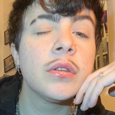 i take photos of idiots in wigs. photographer, platform shoe truther, brooklyn drag lover. if you bring up my posts to me at a bar you owe me a drink