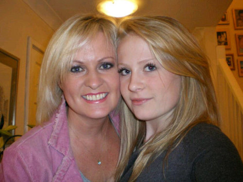 lynneS_makeup's profile picture. Wife, Mum, Makeup Artist.