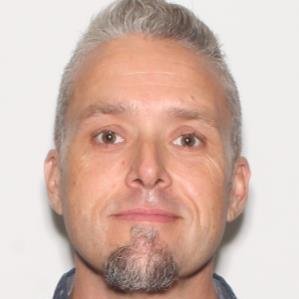 newholla's profile picture. Just a guy trying out new tools to see if he has skills.