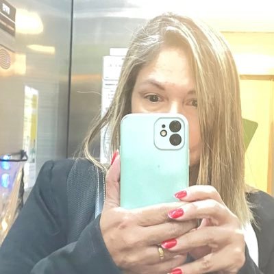 AlineFaladeira's profile picture. Sem paciência para nazifascista